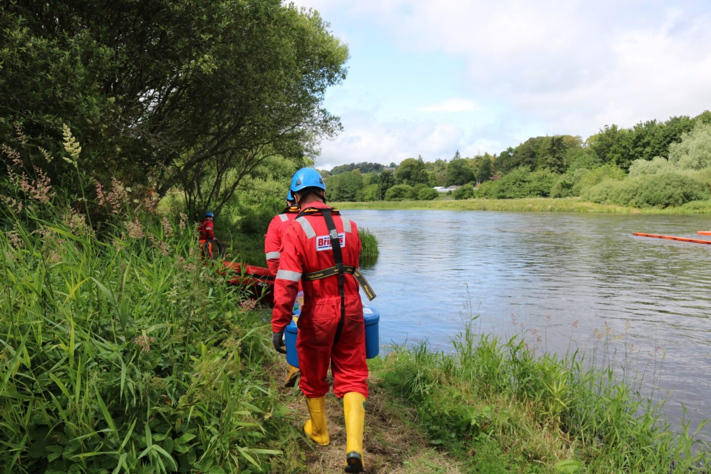 a photo of a briggs team during training on the river dee