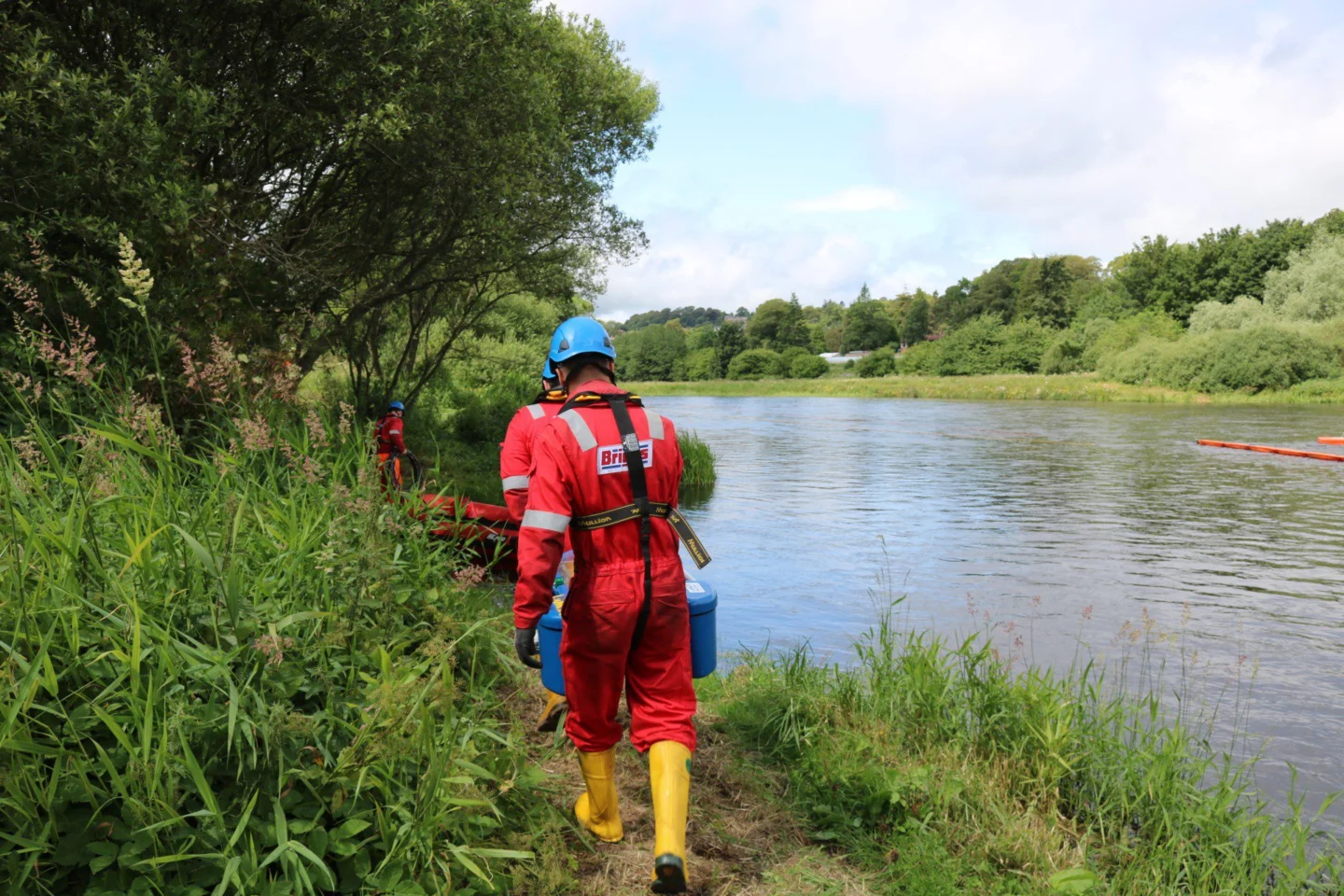 a photo of a briggs team during training on the river dee